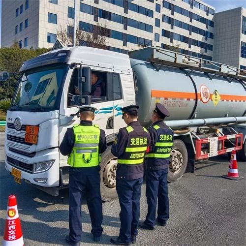 宜春市交通運輸執法支隊 守護旅客平安回家路，保障城市配送運輸服務